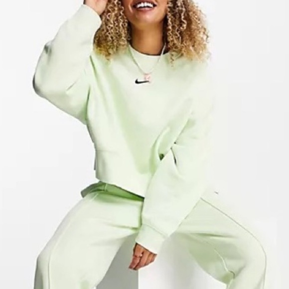 Nike womens oversized crop sweatshirt - Picture 11 of 11